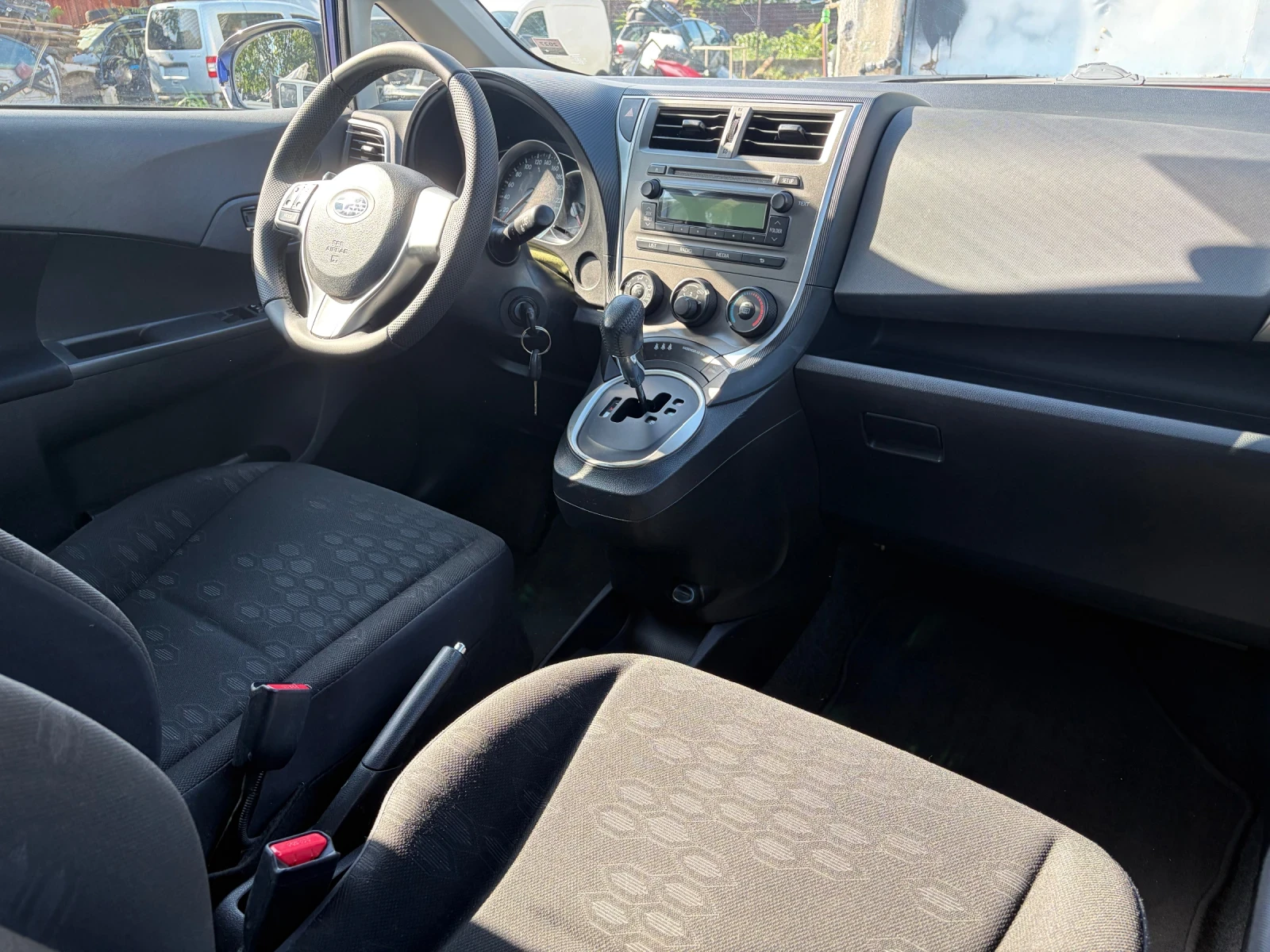 Subaru Trezia 1.4, снимка 16 - Автомобили и джипове - 55396646
