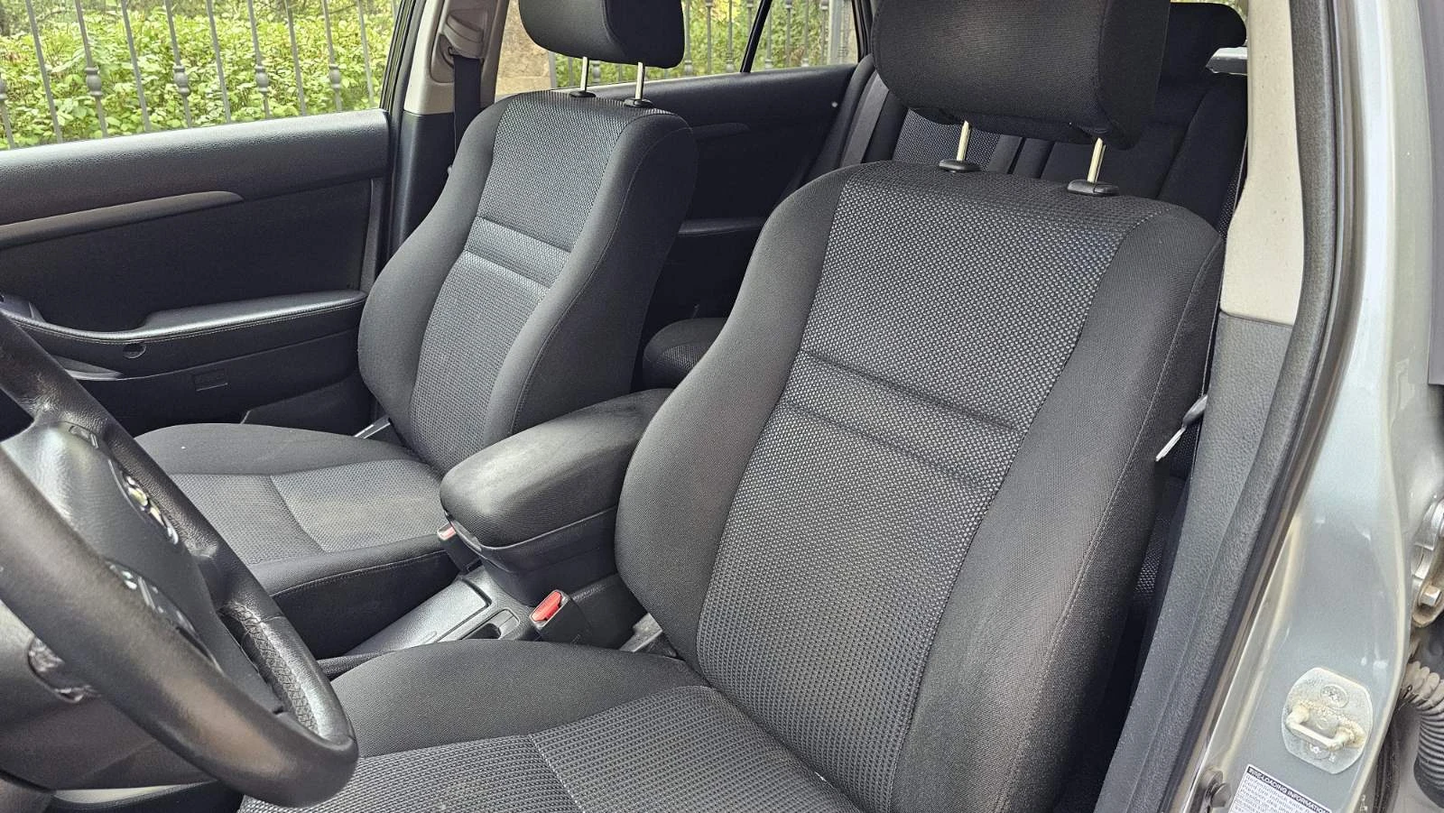 Toyota Avensis 1.8, снимка 11 - Автомобили и джипове - 55937724