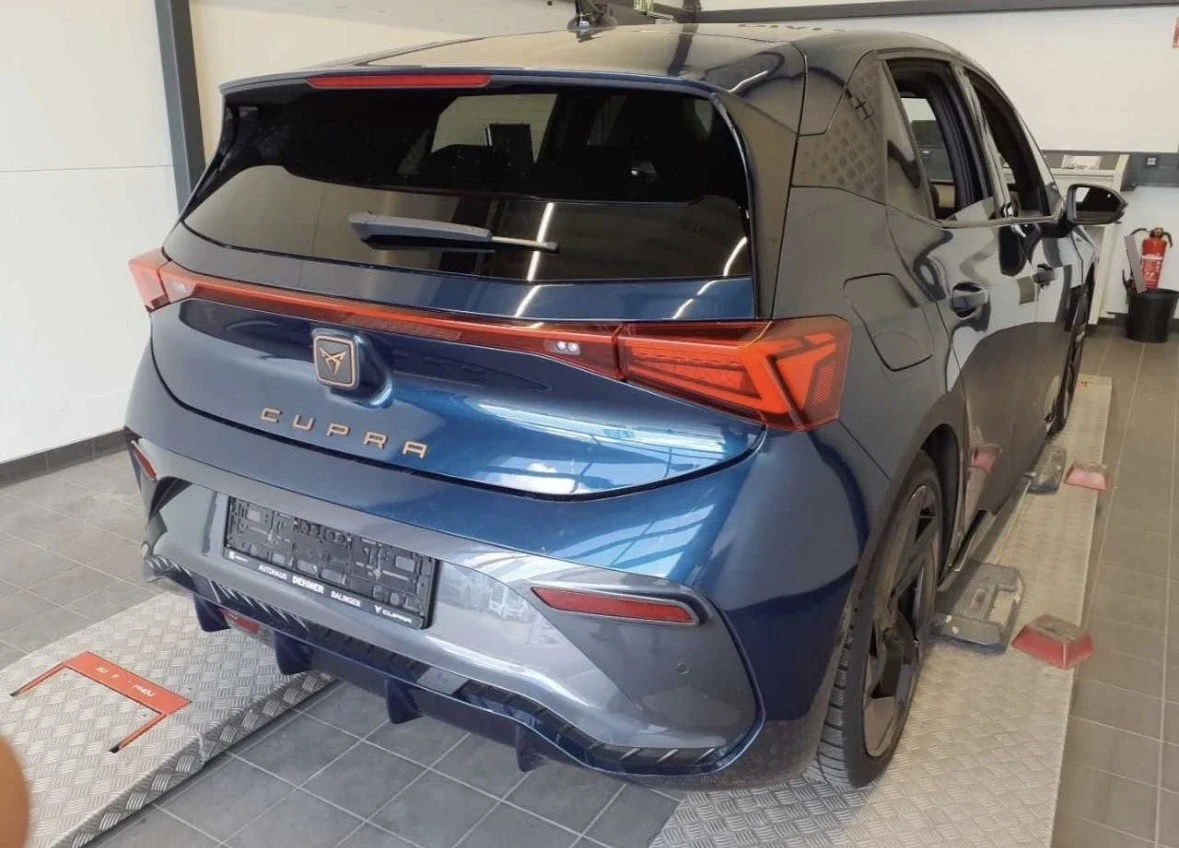 Cupra Born 150kW/62kWh/Camera/Headup, снимка 2 - Автомобили и джипове - 56106975