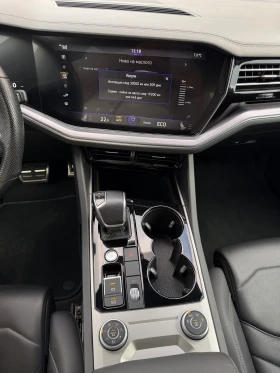 VW Touareg ГАРАНЦИЯ Hybrid R-Line 462 Black Edition Panorama, снимка 15