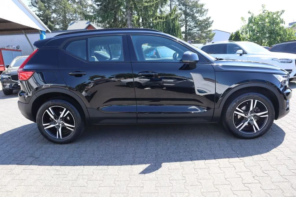 Volvo XC40 T3-RDESIGN/163HP/PANO/NAVI/CAM/H&K/LED/KLESS/169g - изображение 6