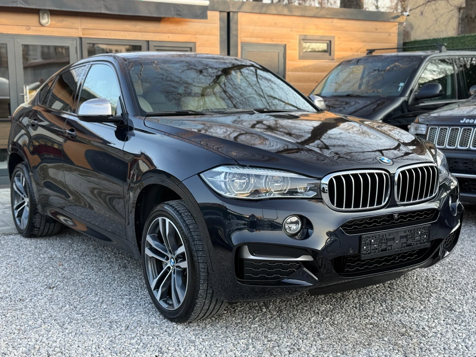 BMW X6 M50D/Individual/96 000km/Digital/Harman-Kardon, снимка 3 - Автомобили и джипове - 53738298