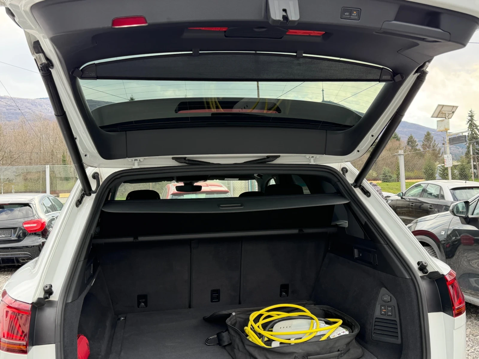 VW Touareg ГАРАНЦИЯ Hybrid R-Line 462 Black Edition Panorama, снимка 16 - Автомобили и джипове - 54149328