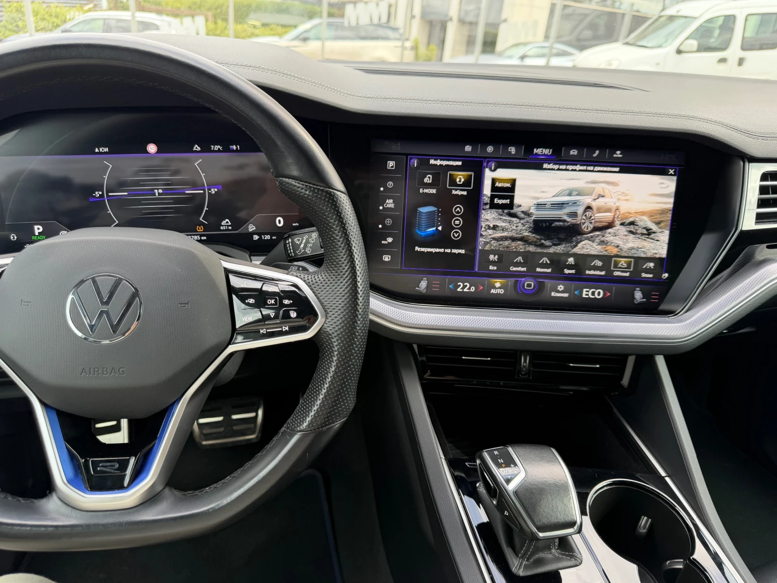 VW Touareg ГАРАНЦИЯ Hybrid R-Line 462 Black Edition Panorama, снимка 12 - Автомобили и джипове - 54149328