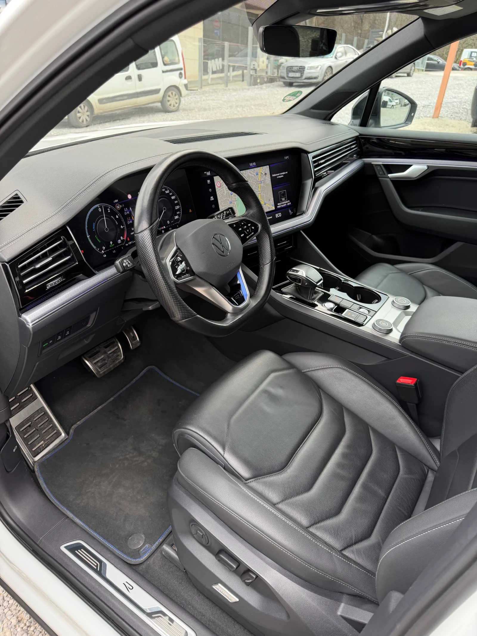 VW Touareg ГАРАНЦИЯ Hybrid R-Line 462 Black Edition Panorama, снимка 9 - Автомобили и джипове - 54149328