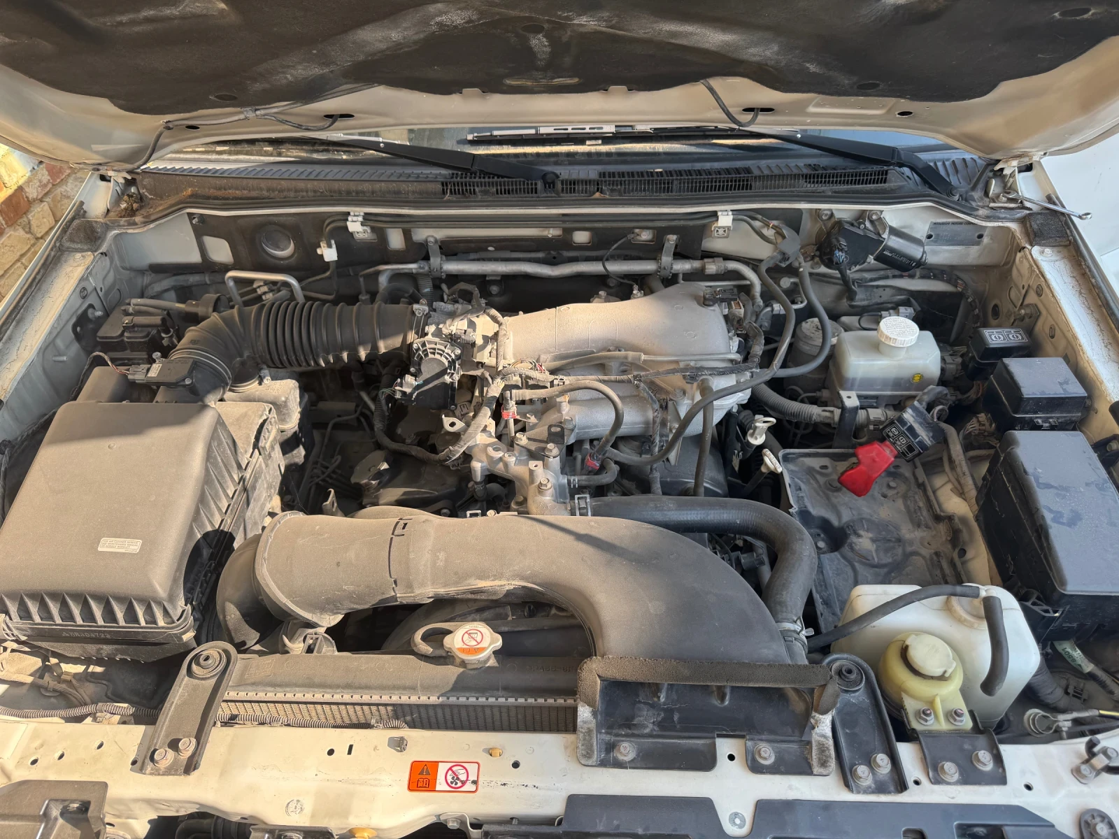 Mitsubishi Pajero 3.8 benzin Gold, снимка 13 - Автомобили и джипове - 54598427
