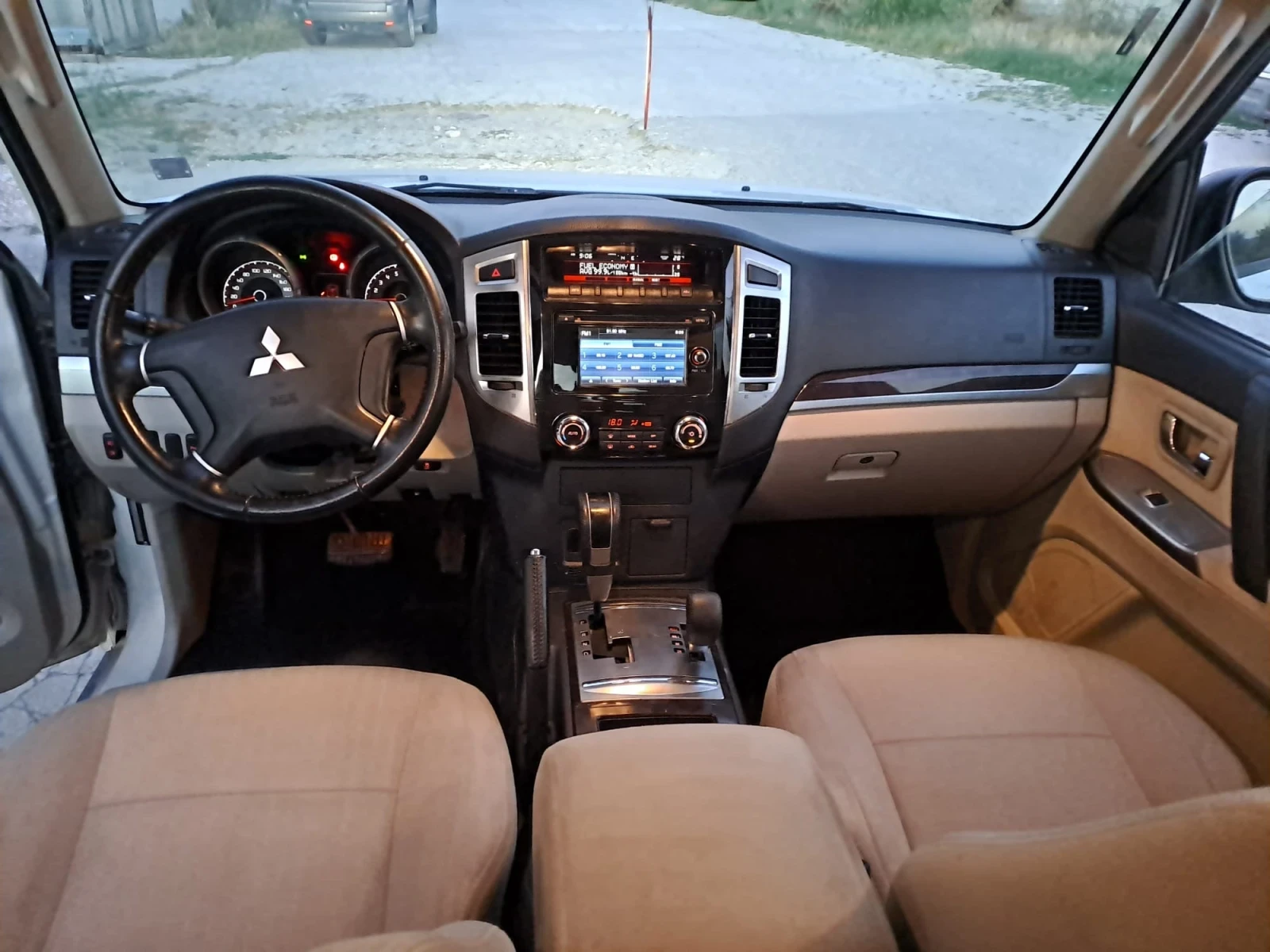 Mitsubishi Pajero 3.8 benzin Gold, снимка 9 - Автомобили и джипове - 54598427
