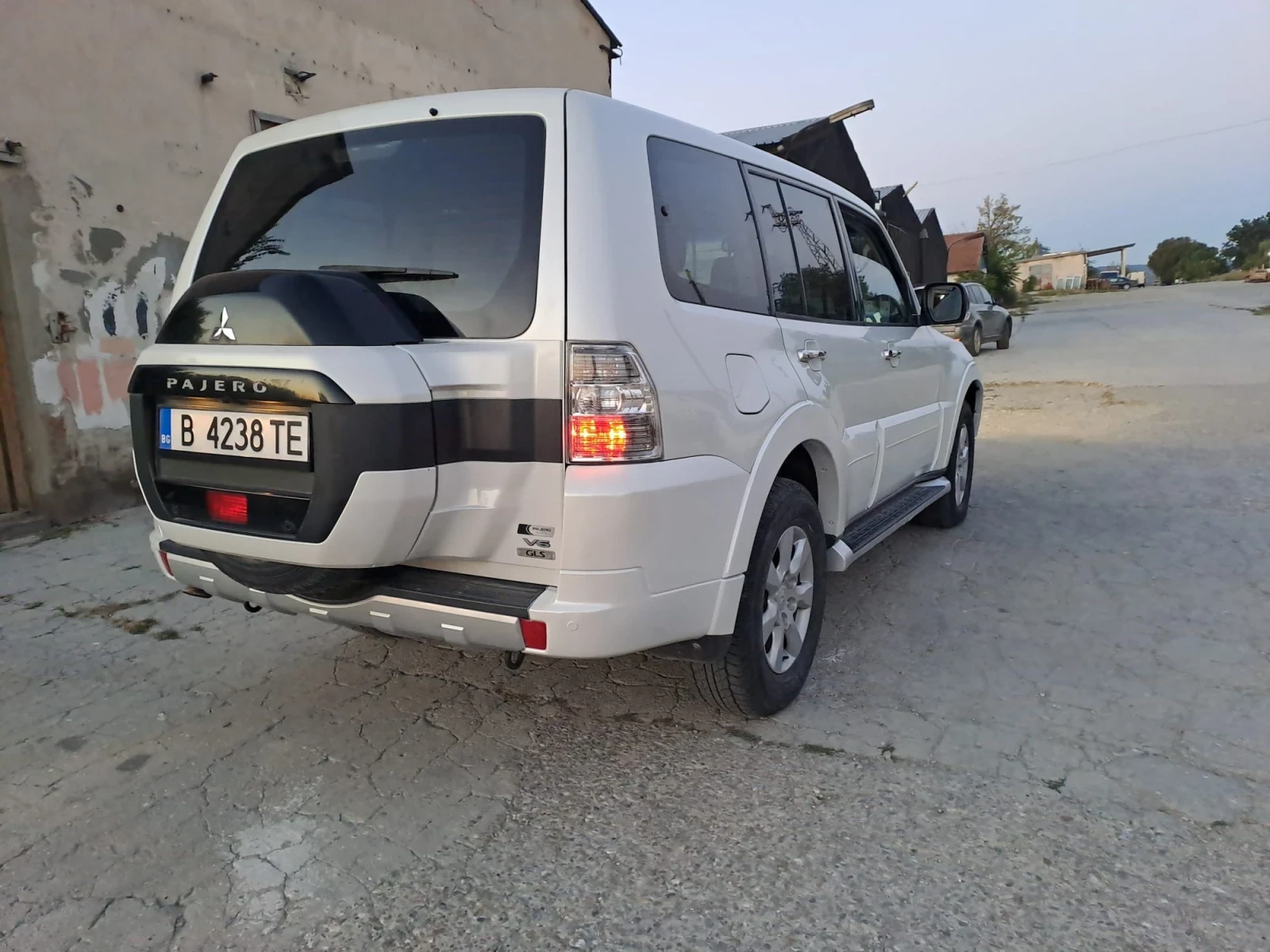 Mitsubishi Pajero 3.8 benzin Gold, снимка 4 - Автомобили и джипове - 54598427