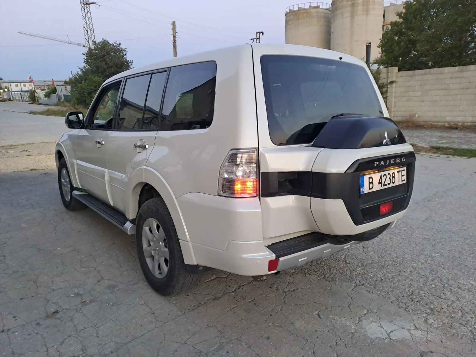Mitsubishi Pajero 3.8 benzin Gold, снимка 5 - Автомобили и джипове - 54598427