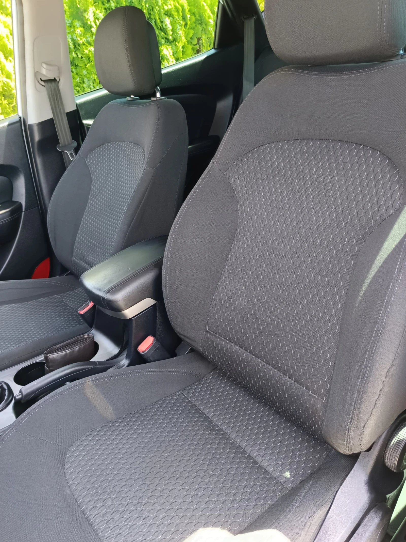 Hyundai IX35 * 2.0 CRDI* 4X4* , снимка 9 - Автомобили и джипове - 54669609