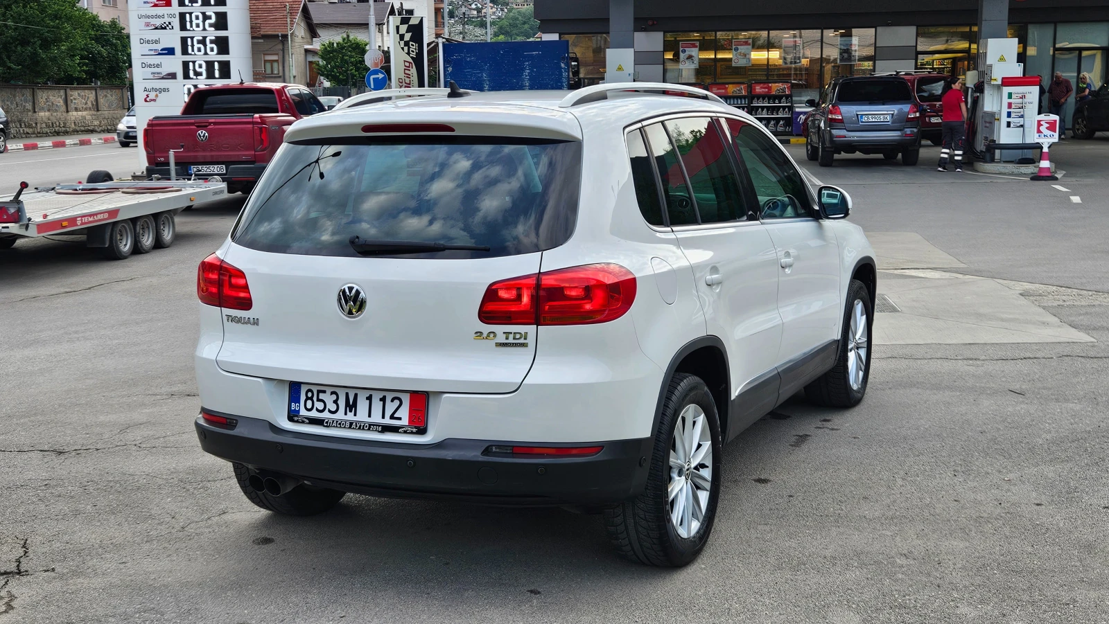 VW Tiguan 2.0 Tdi 4x4/FACELIFT/NAVIG/6skorosti, снимка 5 - Автомобили и джипове - 54807086