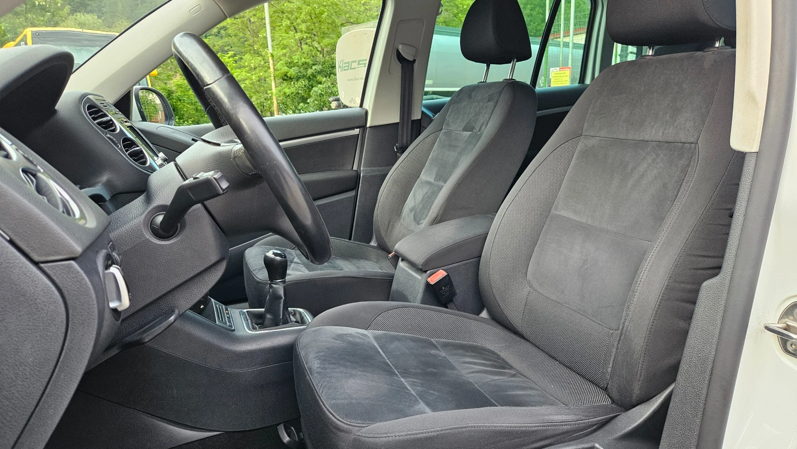 VW Tiguan 2.0 Tdi 4x4/FACELIFT/NAVIG/6skorosti, снимка 12 - Автомобили и джипове - 54807086