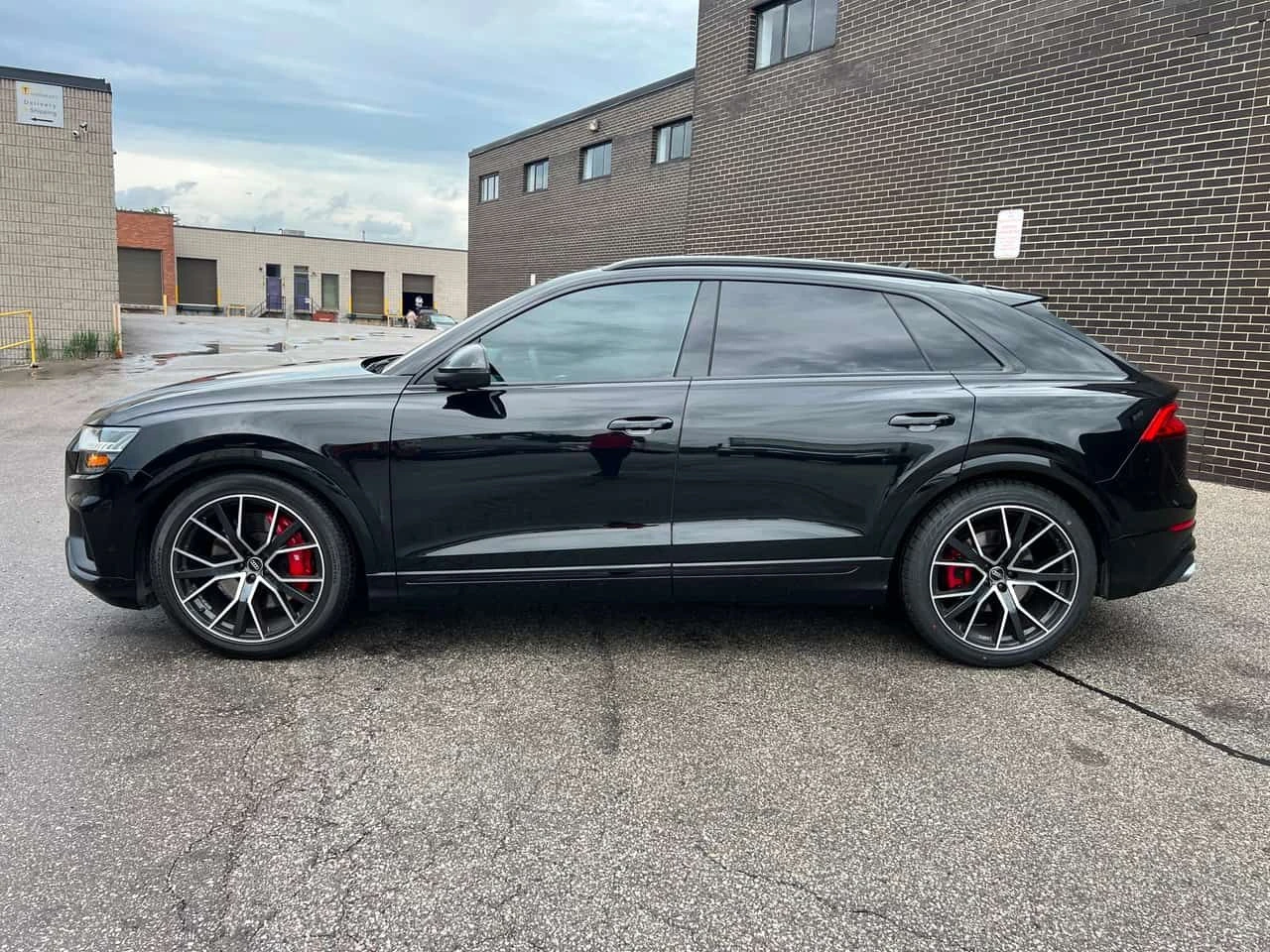 Audi SQ8 * ДИСТРОНИК * 360 * ОБДУХВАНЕ * PANO, снимка 11 - Автомобили и джипове - 55226828