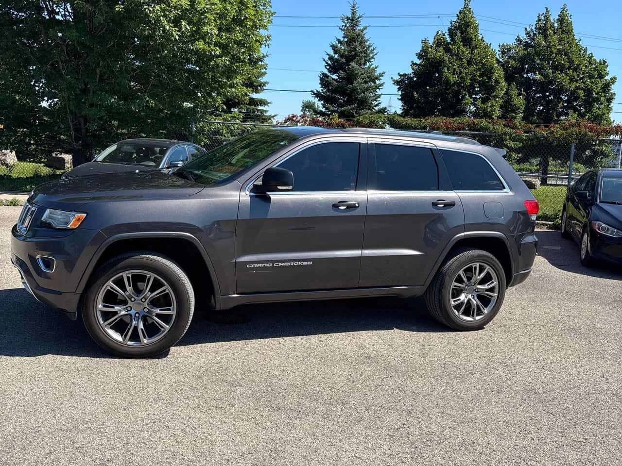 Jeep Grand cherokee * Overland * CARFAX * ОПЦИЯ ЗА ФИНАНСИРАНЕ , снимка 2 - Автомобили и джипове - 55629182