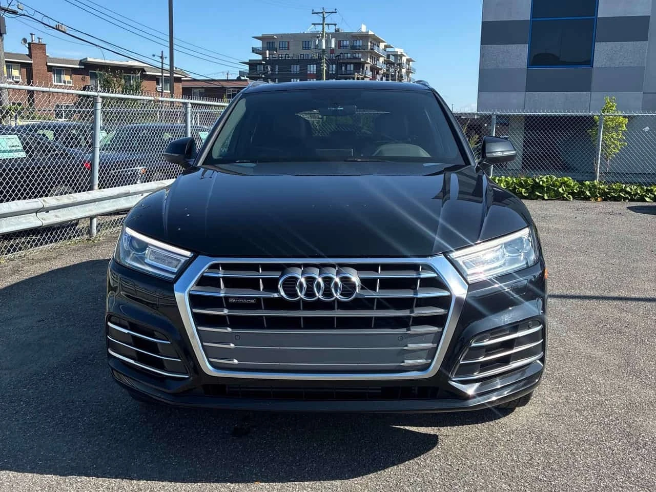 Audi Q5 Progressiv | CARFAX | АВТОКРЕДИТ БЕЗ ПЪРВОНАЧАЛНА, снимка 2 - Автомобили и джипове - 55793344