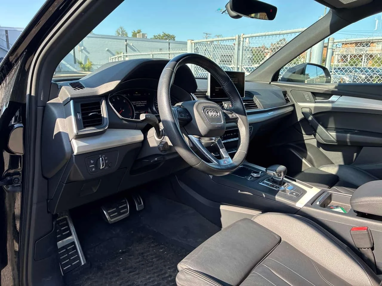 Audi Q5 Progressiv | CARFAX | АВТОКРЕДИТ БЕЗ ПЪРВОНАЧАЛНА, снимка 7 - Автомобили и джипове - 55793344