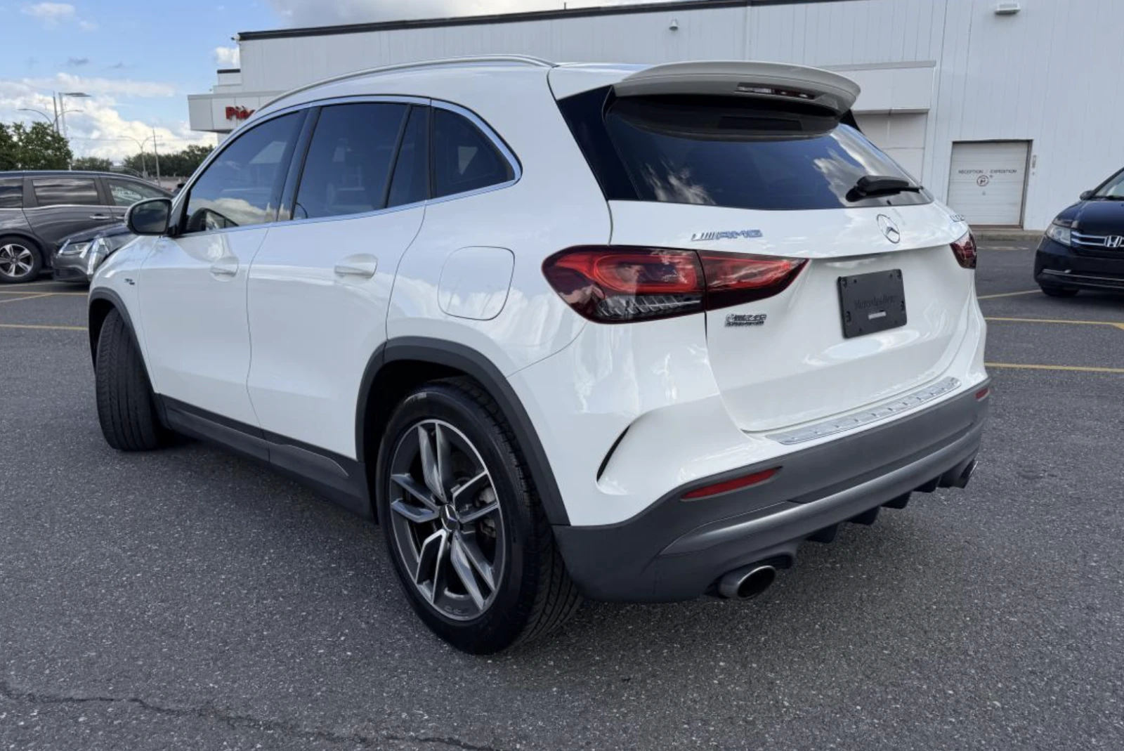Mercedes-Benz GLA 35* AMG* 4MATIC* 360КАМЕРА* LANE* ASSIST* ПАНОРАМА, снимка 4 - Автомобили и джипове - 55979308