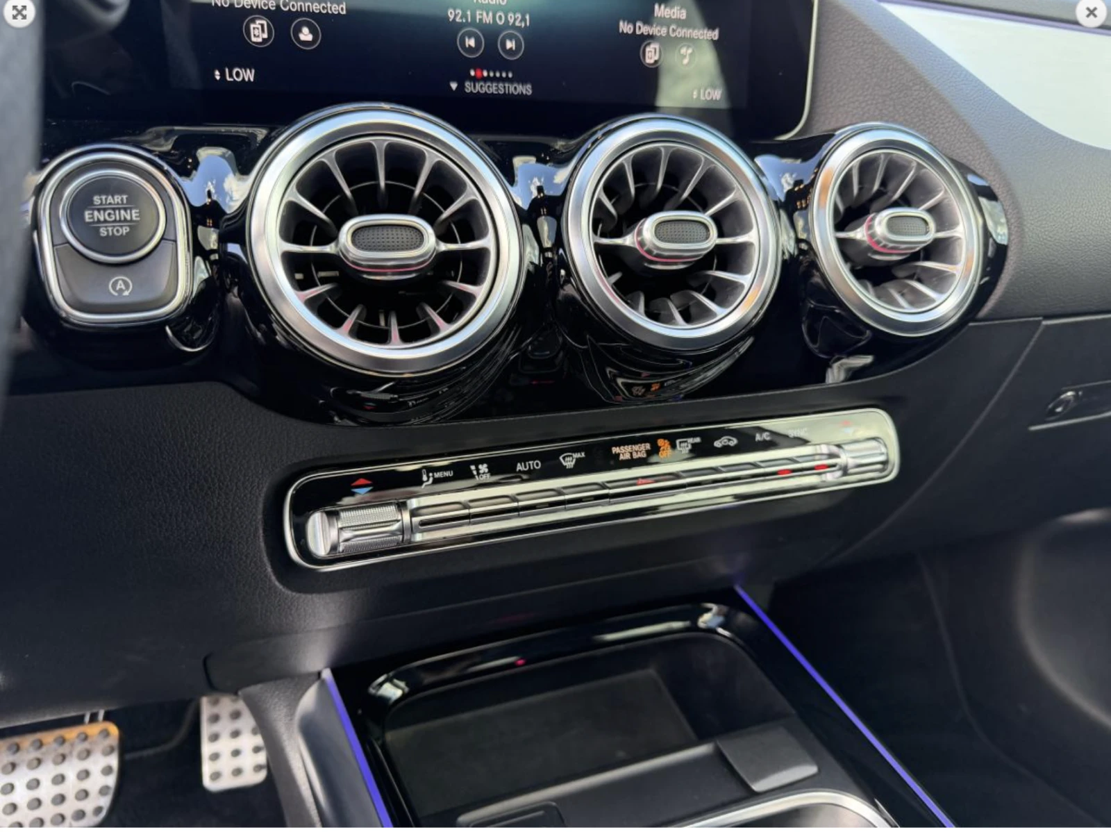 Mercedes-Benz GLA 35* AMG* 4MATIC* 360КАМЕРА* LANE* ASSIST* ПАНОРАМА, снимка 13 - Автомобили и джипове - 55979308