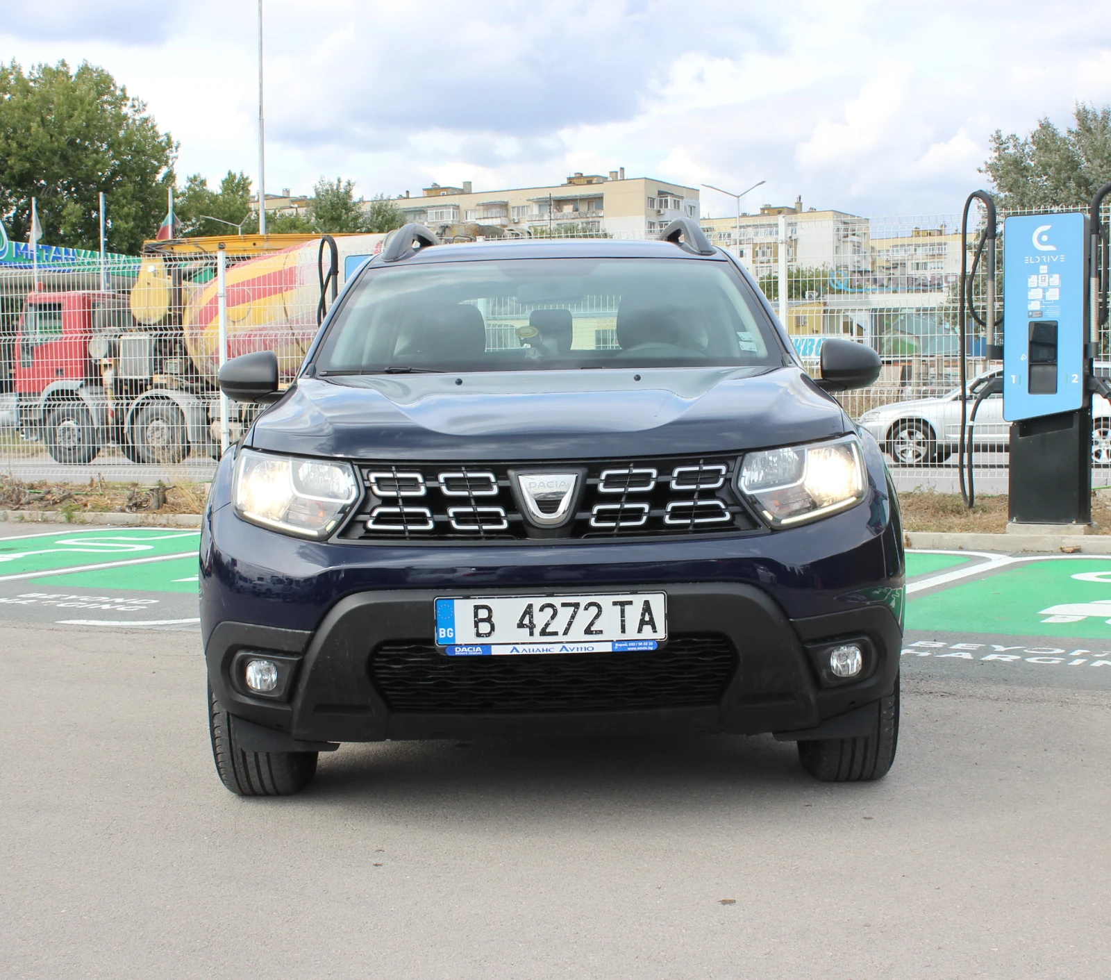 Dacia Duster 1.5 dCi  EURO 6 РЕГИСТРАЦИЯ    , снимка 2 - Автомобили и джипове - 56114501