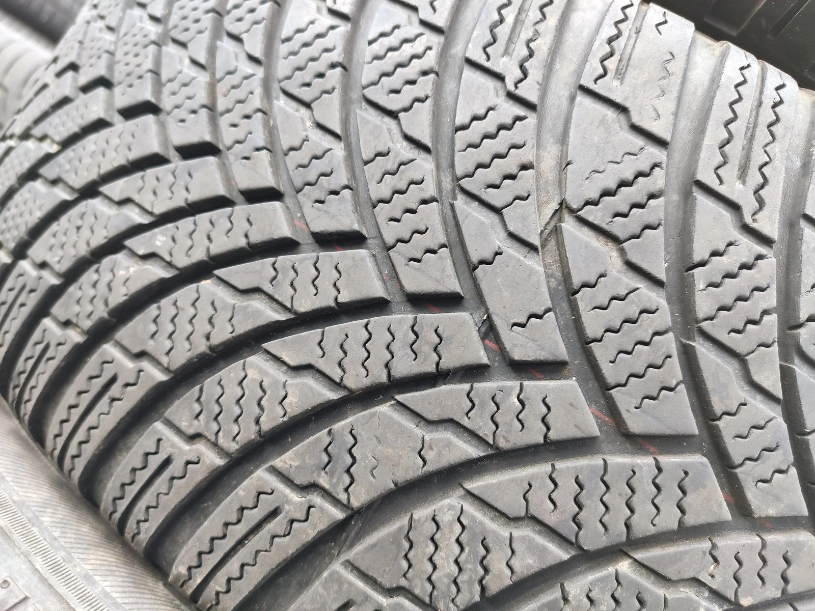 Гуми Зимни 215/60R16, снимка 5 - Гуми и джанти - 56732450