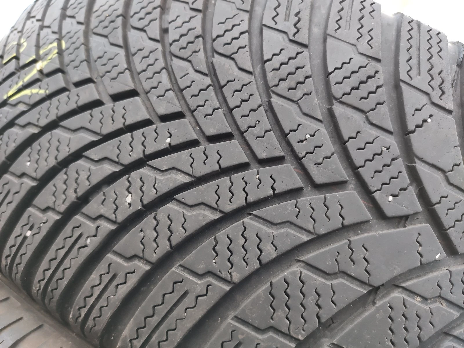 Гуми Зимни 215/60R16, снимка 4 - Гуми и джанти - 56732450