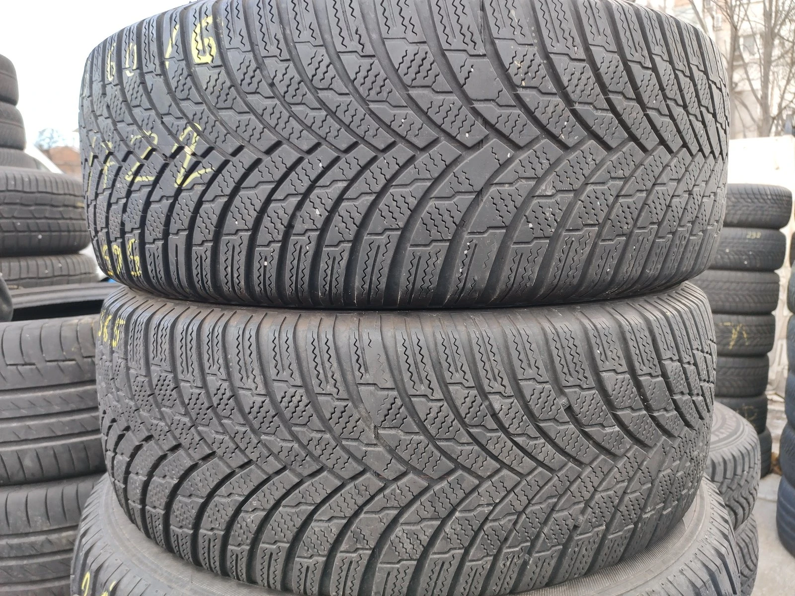 Гуми Зимни 215/60R16, снимка 3 - Гуми и джанти - 56732450