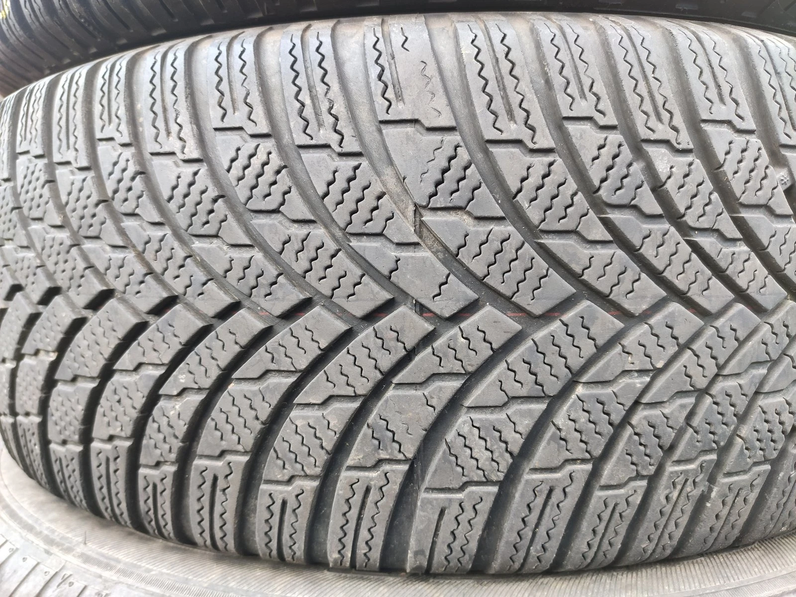 Гуми Зимни 215/60R16, снимка 2 - Гуми и джанти - 56732450