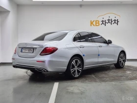 Mercedes-Benz E 220 4MATIC* AVANTGARDE* ХЕДЪП* КАМЕРА* КРАЙНА ЦЕНА, снимка 4