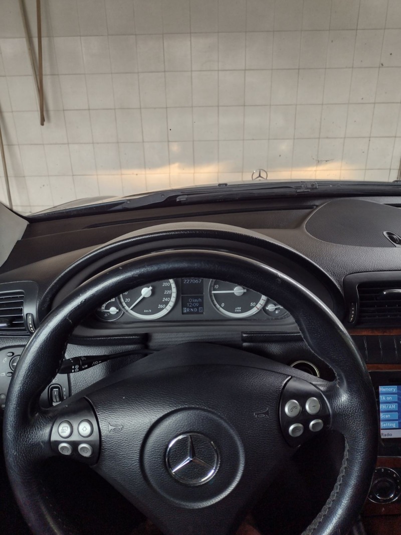 Mercedes-Benz C 220 Sport Edition, снимка 10 - Автомобили и джипове - 45966169