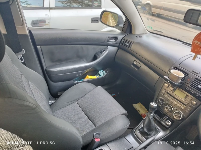 Toyota Avensis 2.0, снимка 9 - Автомобили и джипове - 52100526