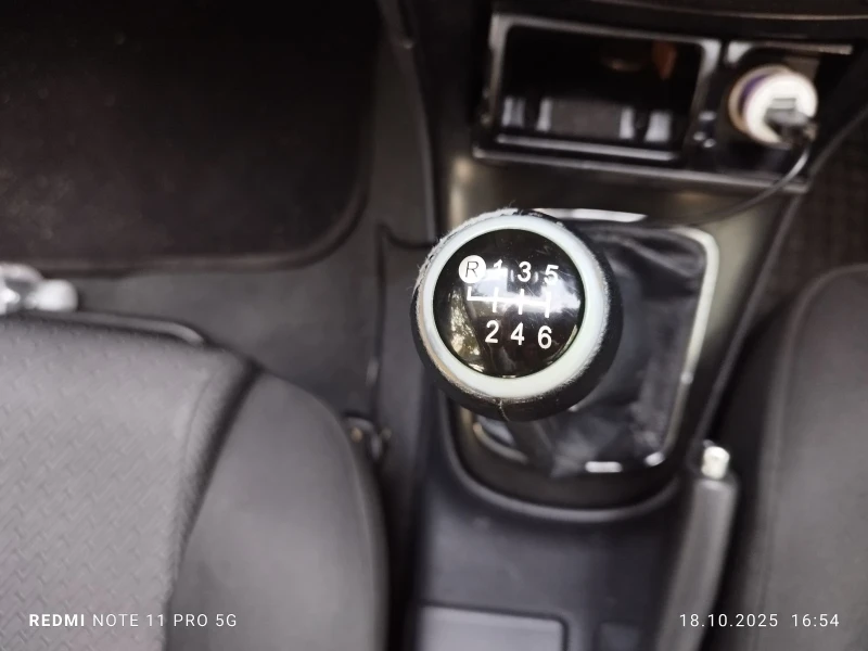 Toyota Avensis 2.0, снимка 8 - Автомобили и джипове - 52100526