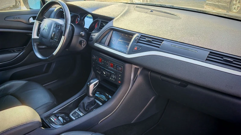Citroen C5 2.2HDI-204kТОП СЪСТОЯНИЕ СЕРВИЗНА КНИЖКА , снимка 13 - Автомобили и джипове - 53045957