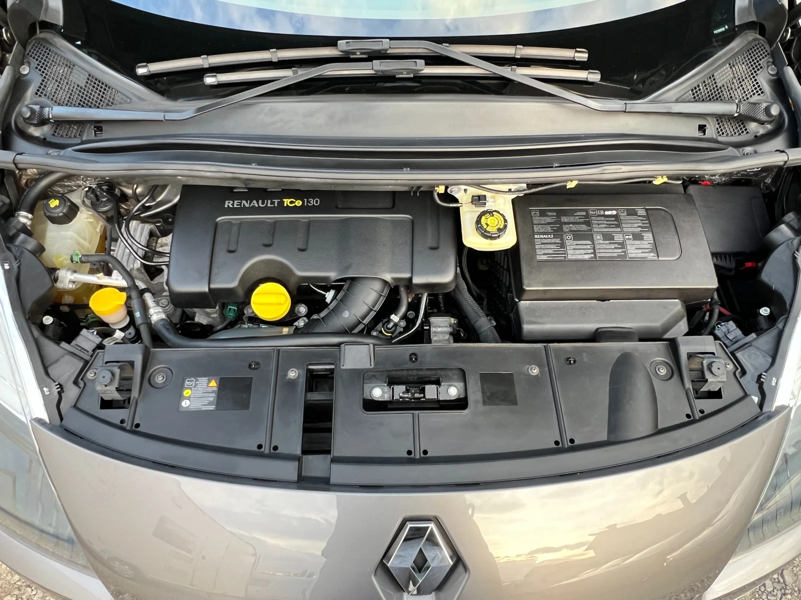 Renault Scenic 1.4TCe BOSE/ПАНОРАМА/КОЖА/Серв. история/173167км./ - изображение 9