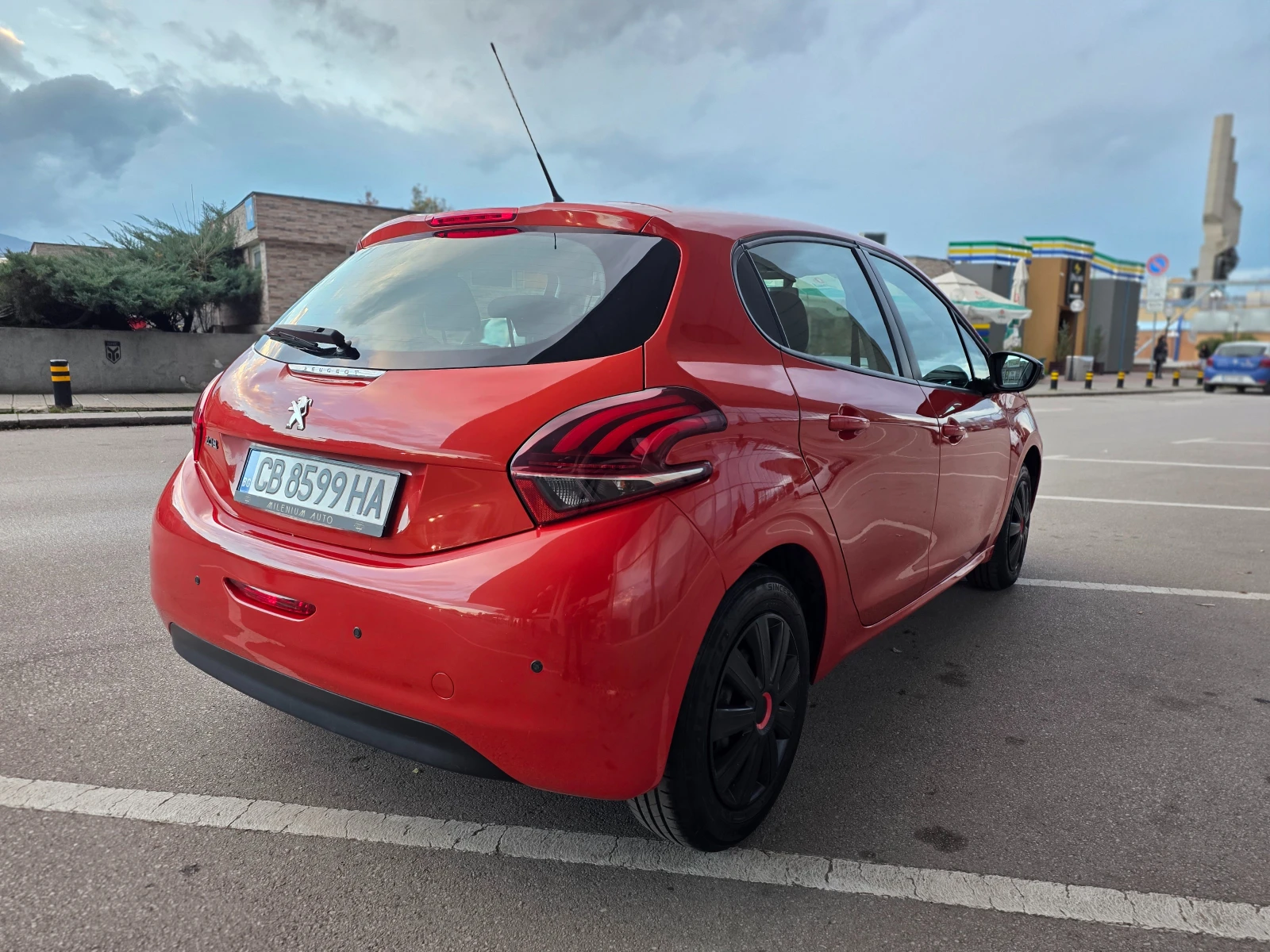 Peugeot 208 6 МЕСЕЦА ГАРАНЦИЯ/1.2i 83к.с. От България - изображение 4