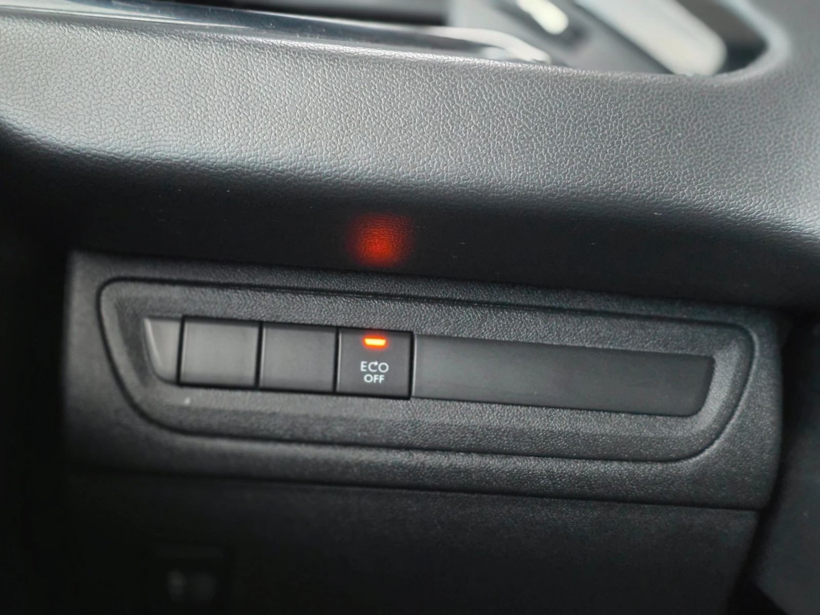 Peugeot 208 6  /1.2i 83..   | Mobile.bg   15