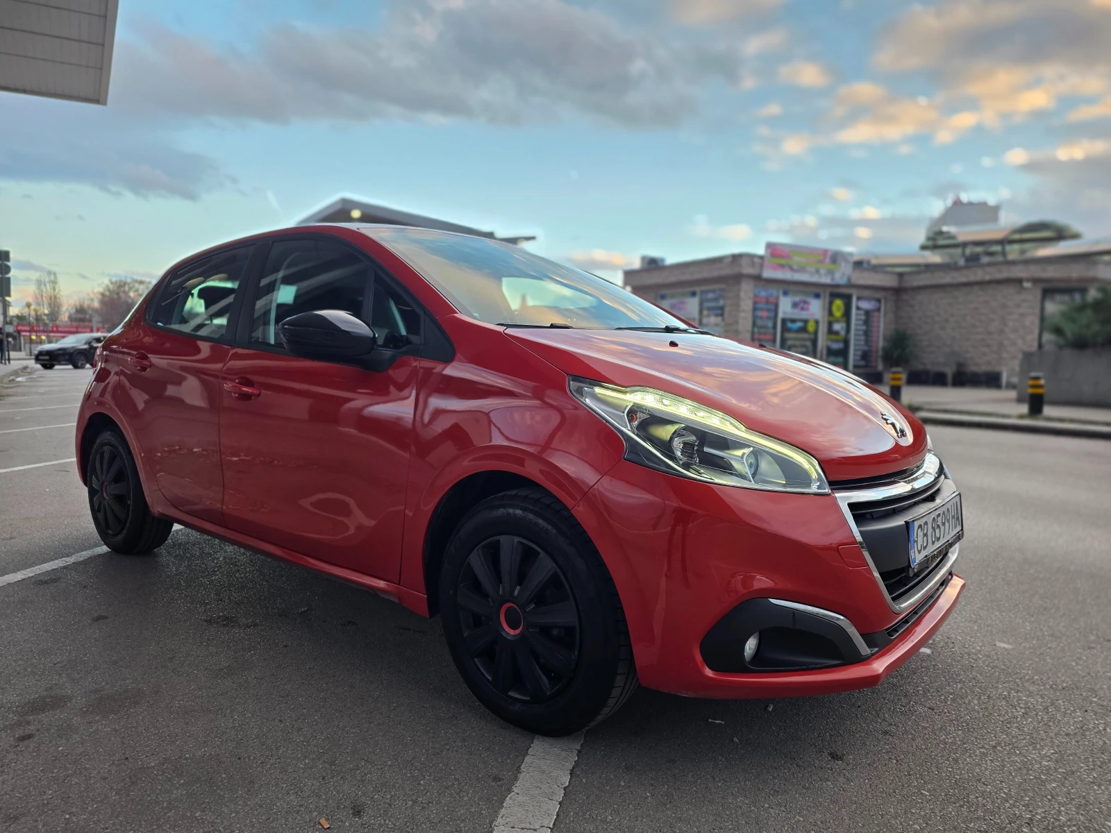 Peugeot 208 6 МЕСЕЦА ГАРАНЦИЯ/1.2i 83к.с. От България - изображение 6