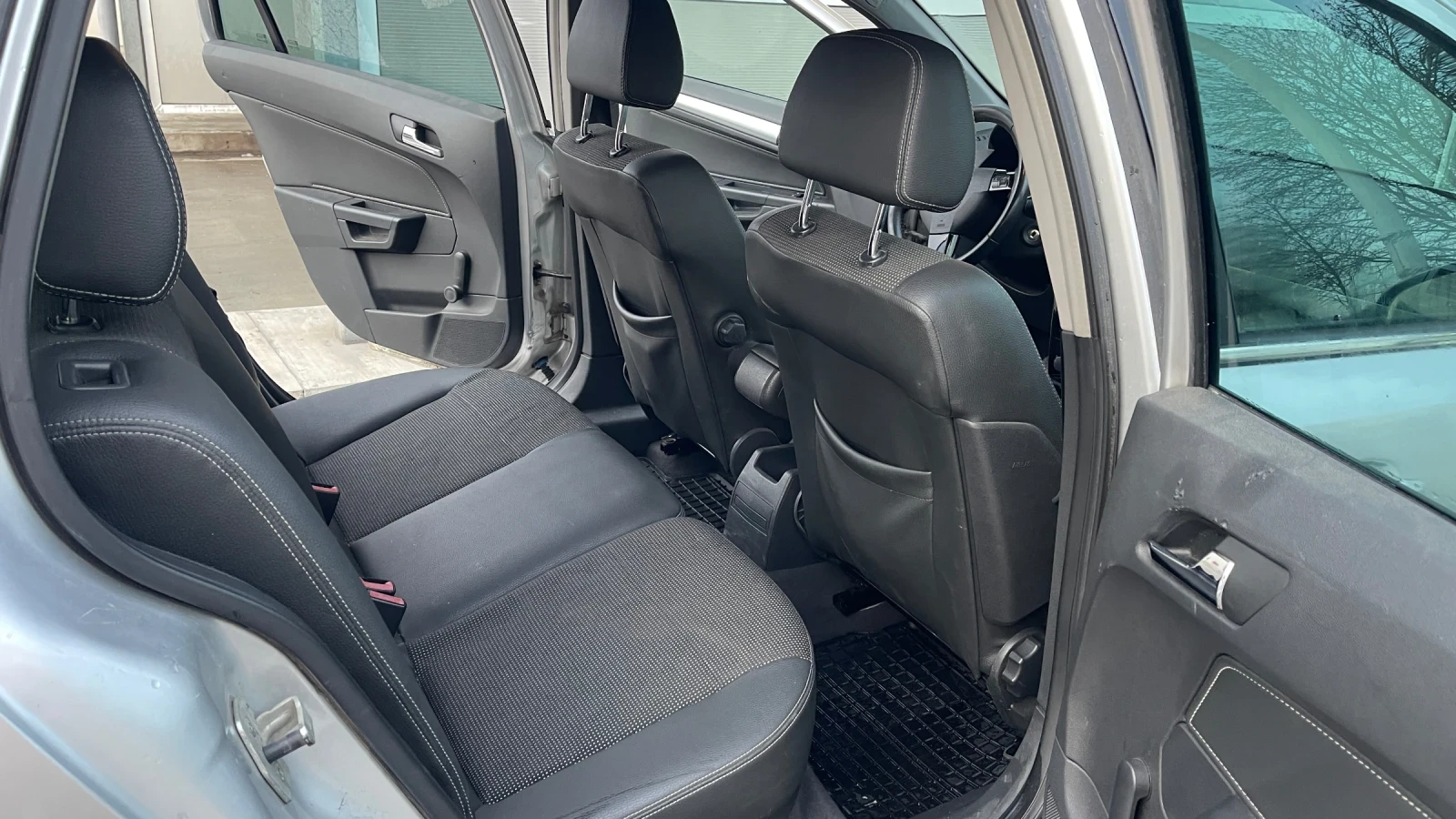 Opel Astra H, снимка 6 - Автомобили и джипове - 53687359