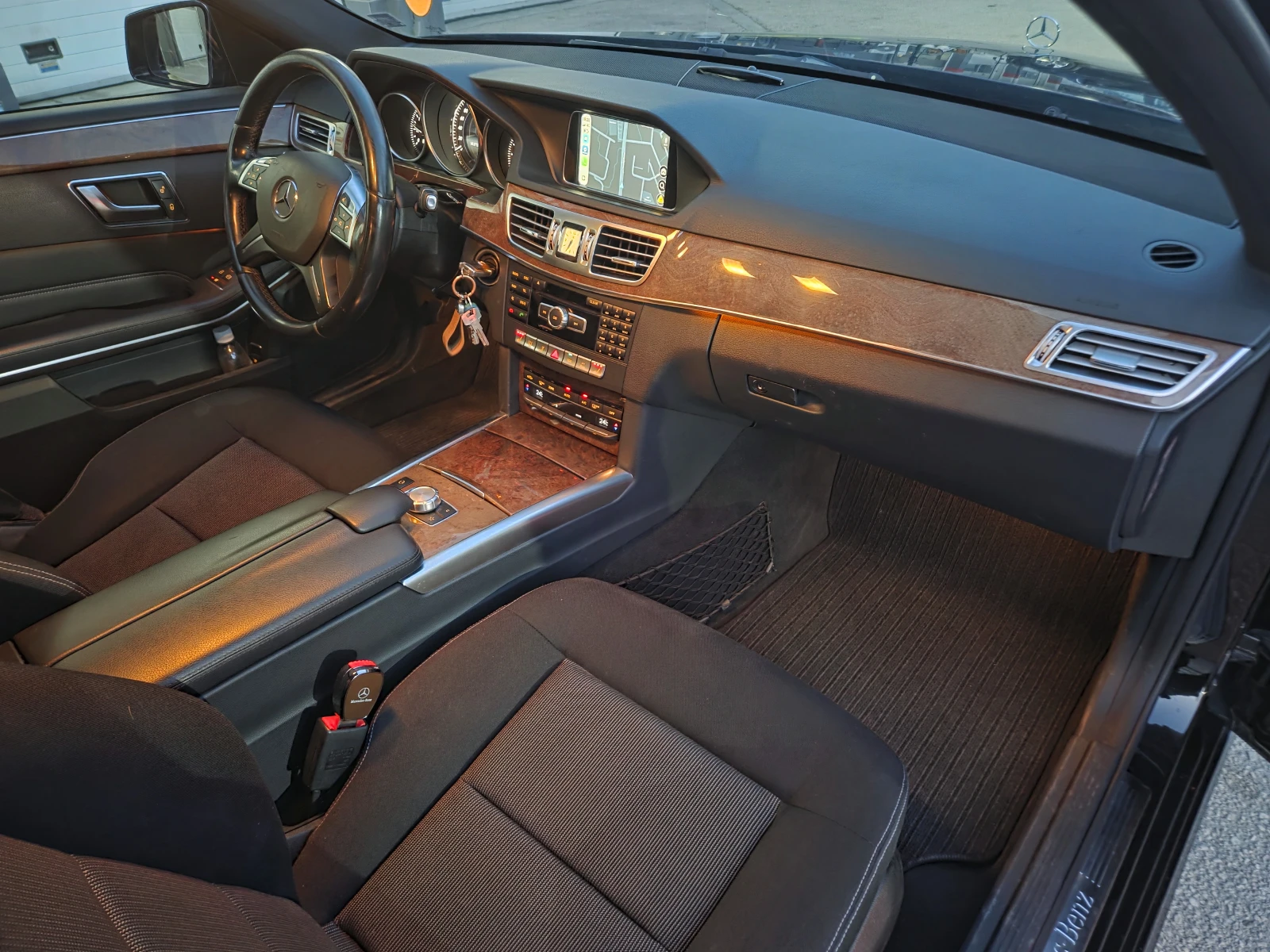 Mercedes-Benz E 350 CDI/4Matic/BlueTEC/NAVI/Камера, снимка 14 - Автомобили и джипове - 53773305