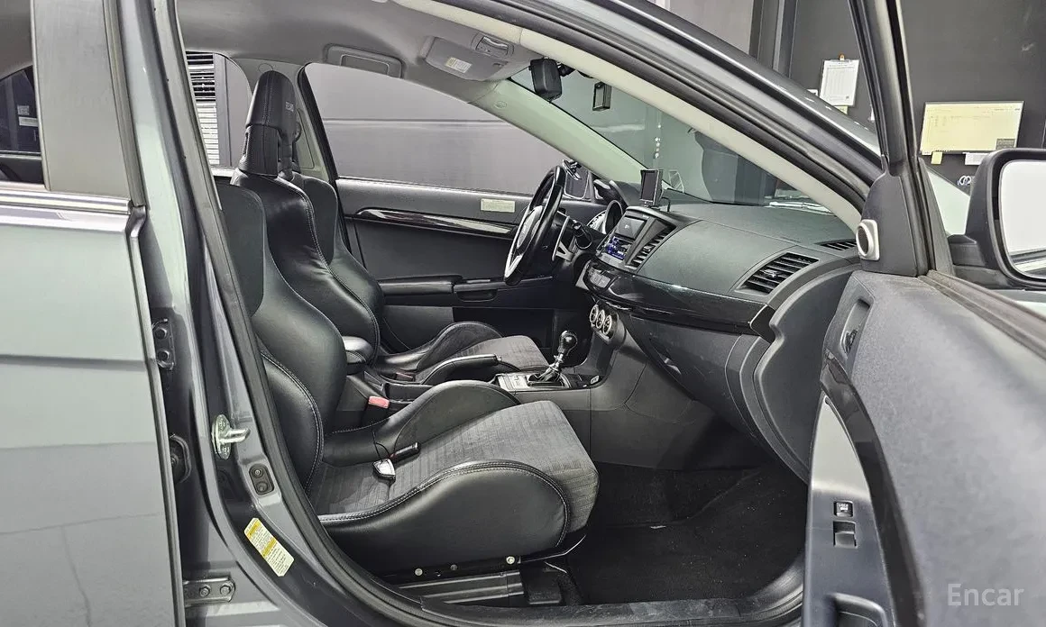 Mitsubishi Lancer EVOLUTION / RECARO / CARBON, снимка 10 - Автомобили и джипове - 54007844