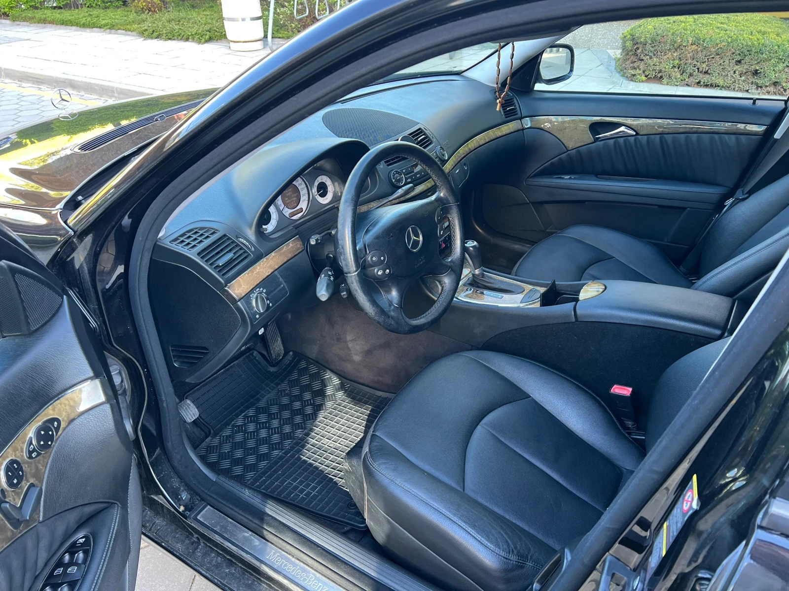 Mercedes-Benz E 280 4-matic, снимка 8 - Автомобили и джипове - 54316721