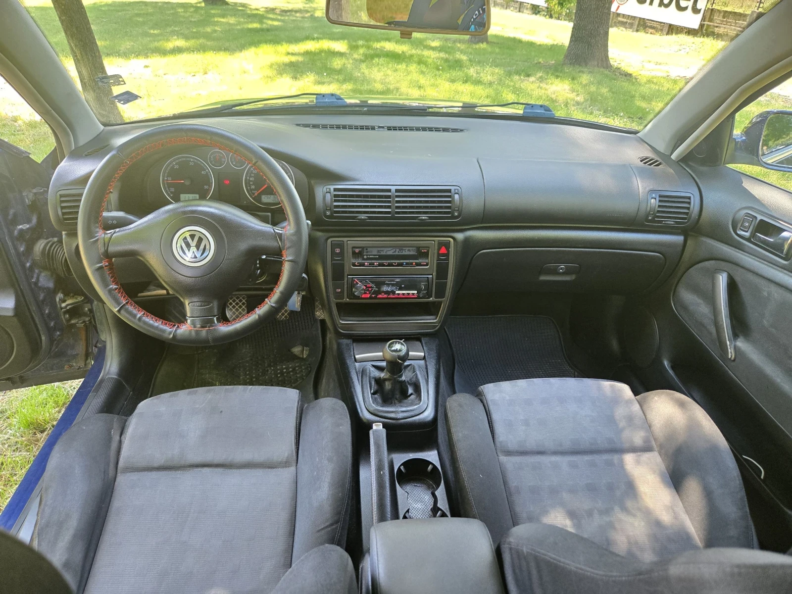 VW Passat 1.9 TDI, снимка 9 - Автомобили и джипове - 54818786