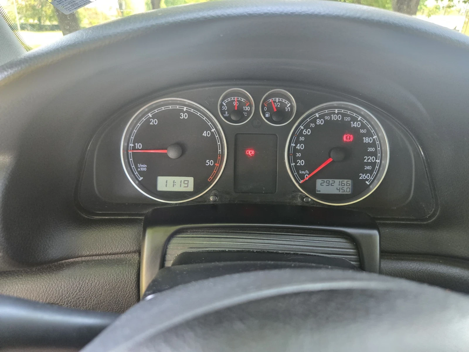 VW Passat 1.9 TDI, снимка 12 - Автомобили и джипове - 54818786