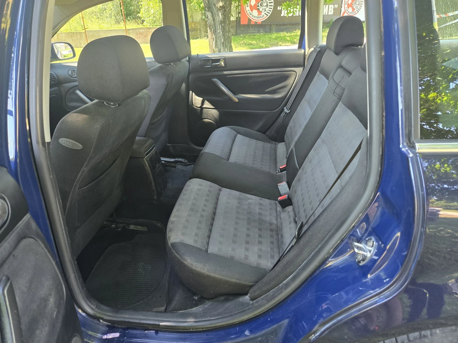 VW Passat 1.9 TDI, снимка 11 - Автомобили и джипове - 54818786