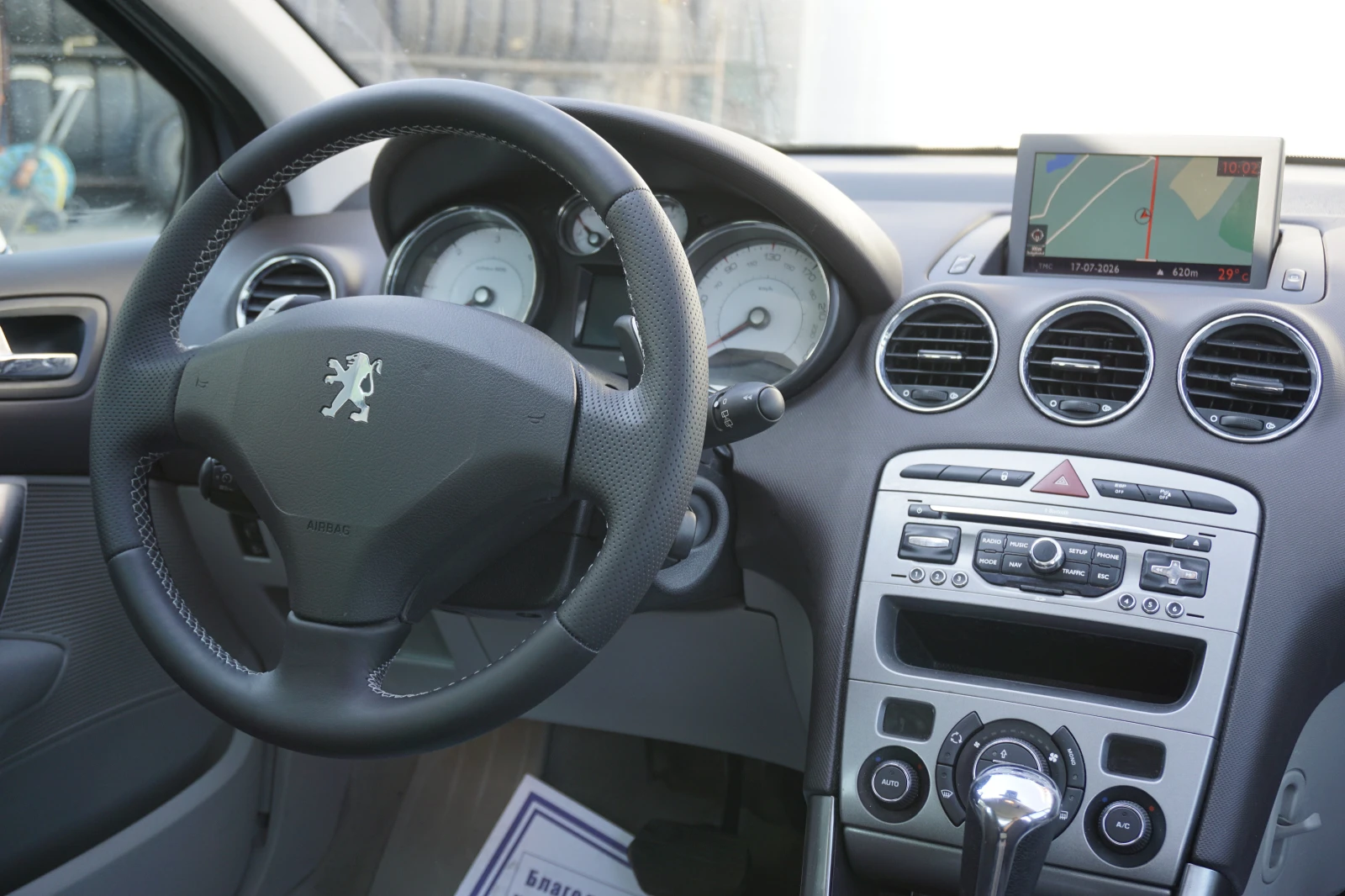 Peugeot 308 1.6HDI/Автоматик/Нави/Подгрев/Печка/Панорама, снимка 12 - Автомобили и джипове - 55323526