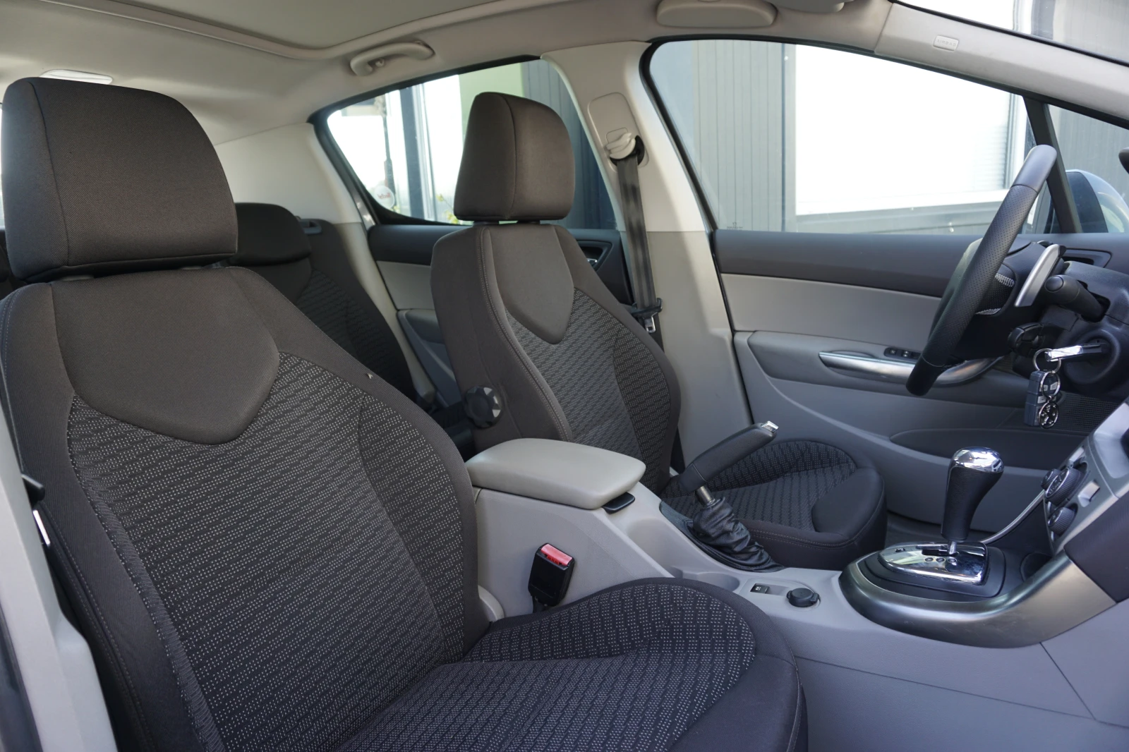Peugeot 308 1.6HDI/Автоматик/Нави/Подгрев/Печка/Панорама, снимка 10 - Автомобили и джипове - 55323526
