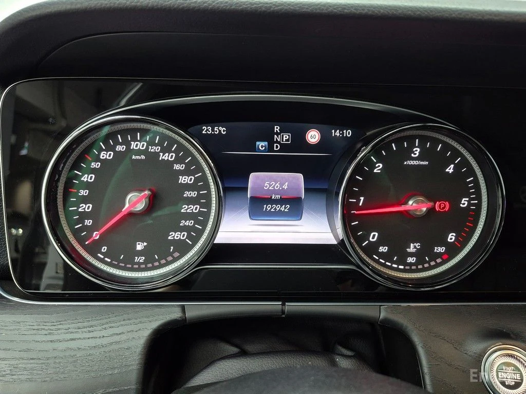 Mercedes-Benz E 220 4MATIC* AVANTGARDE* ХЕДЪП* КАМЕРА* КРАЙНА ЦЕНА, снимка 12 - Автомобили и джипове - 55534114