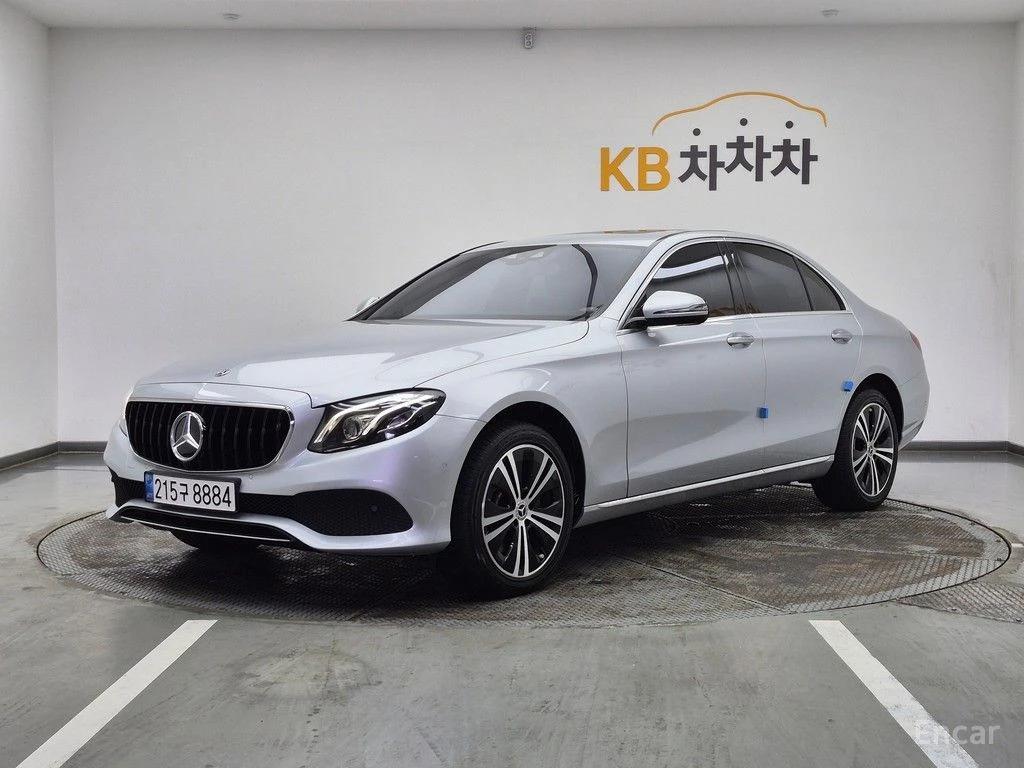 Mercedes-Benz E 220 4MATIC* AVANTGARDE* ХЕДЪП* КАМЕРА* КРАЙНА ЦЕНА