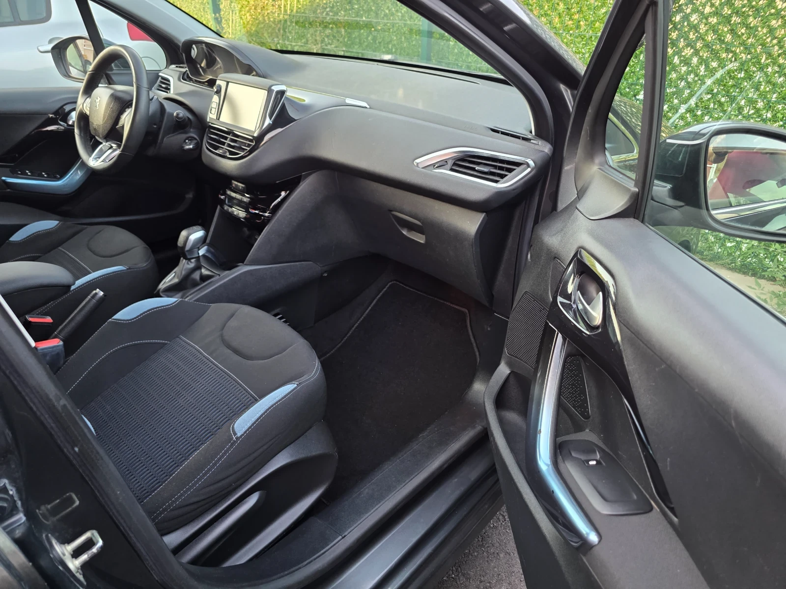 Peugeot 208 Navi panorama, снимка 11 - Автомобили и джипове - 55683281