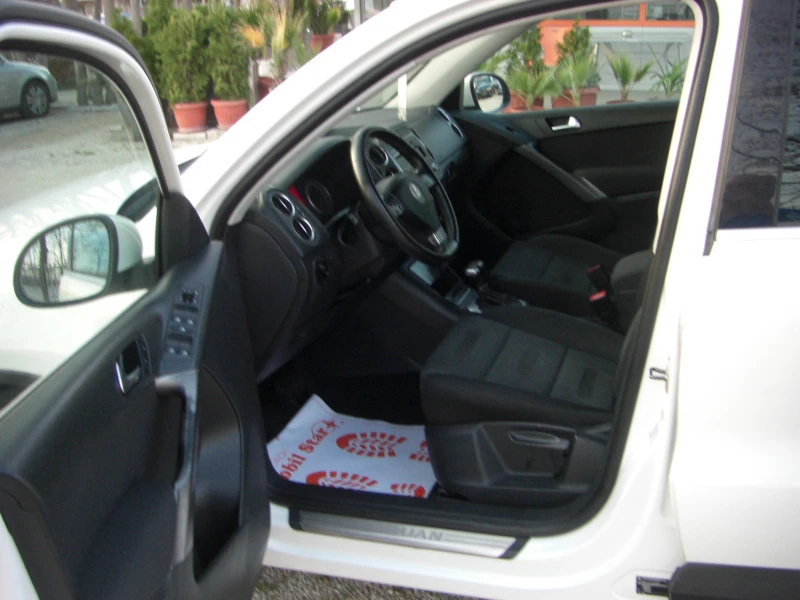VW Tiguan 2.0TDI 4X4 AVTOMAT, снимка 9 - Автомобили и джипове - 49606087