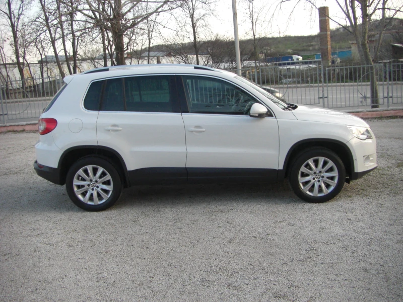 VW Tiguan 2.0TDI 4X4 AVTOMAT, снимка 6 - Автомобили и джипове - 49606087